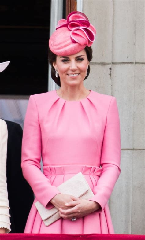 kate middleton wearing pink dress.